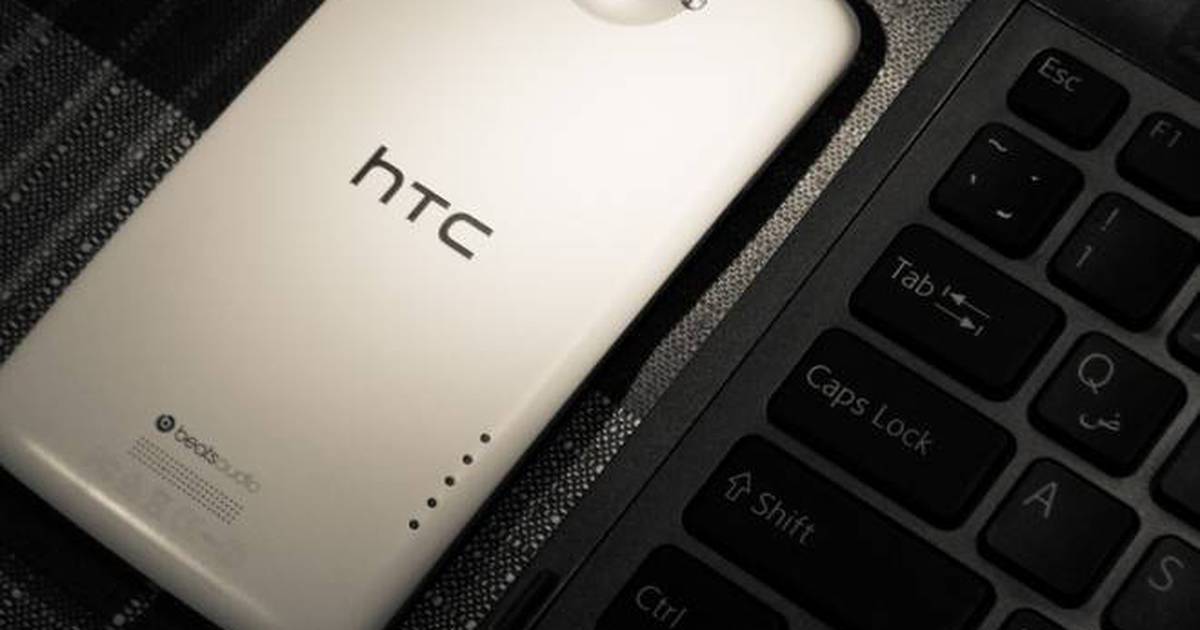 HTC redujo gastos al no pagar horas extras