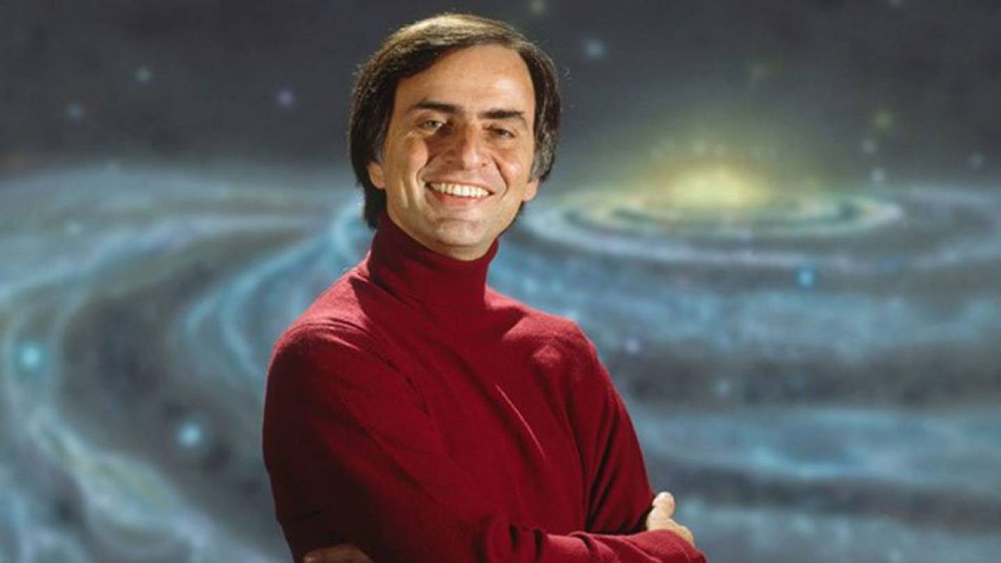 Carl Sagan, el recordado y reconocido  astrónomo, astrofísico, cosmólogo, astrobiólogo y escritor.