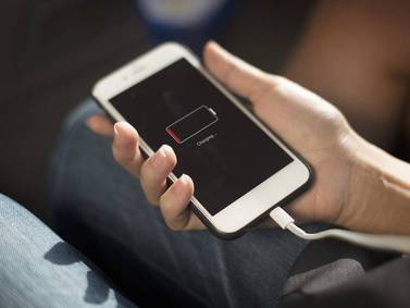 Fim do mito: carregar o seu telefone até 100% pode estar danificando e encurtando a vida útil da sua bateria