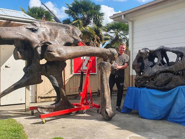 Escultor de realidad virtual imprime un esqueleto de tiranosaurio rex de tamaño completo en 3D