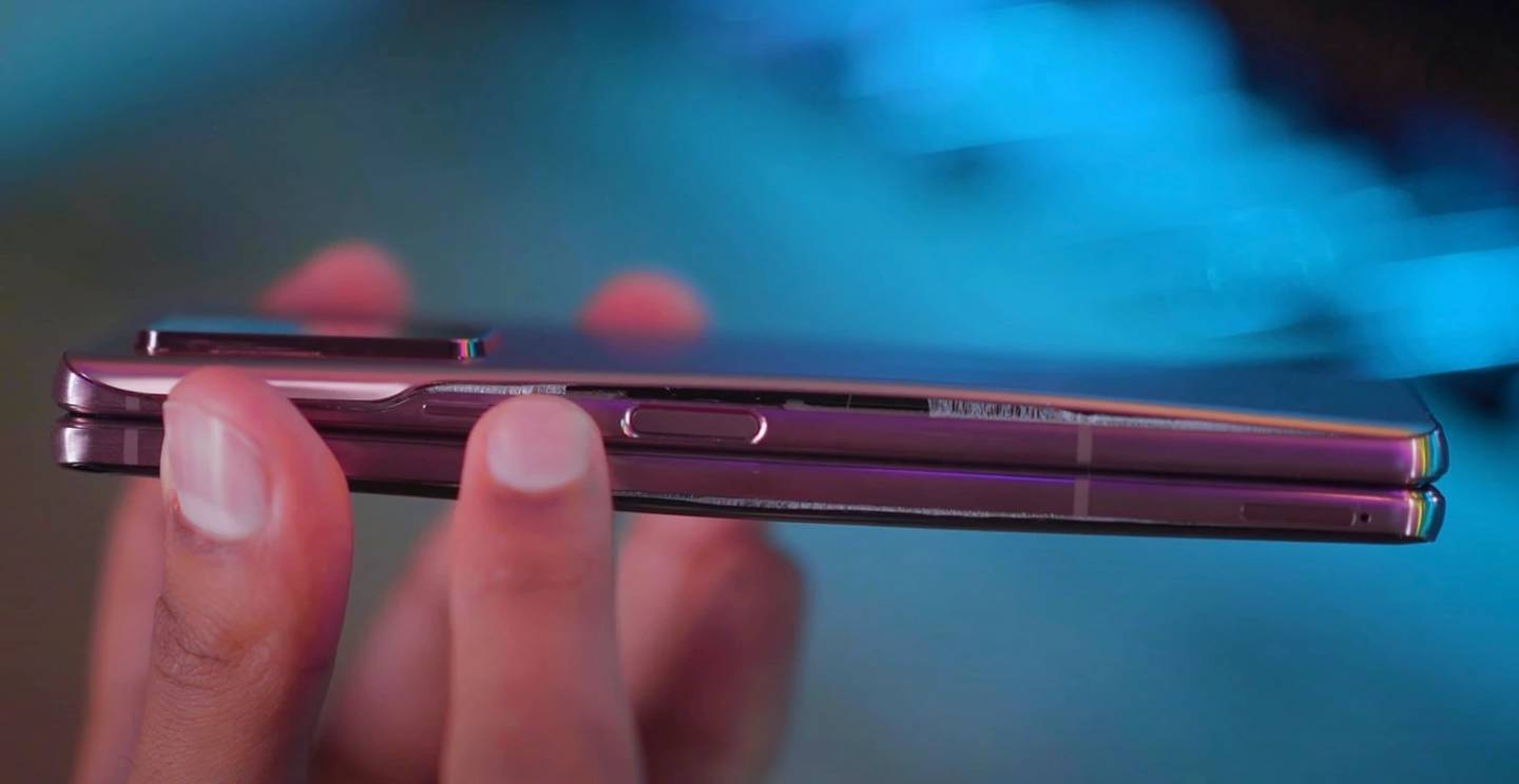 Samsung parece que tiene en puerta otro problemas con sus baterías. Una foto de un Galaxy Z Fold 2 hinchado hasta despegar su carcasa lo muestra.