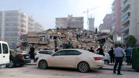 AHORA: terremoto de 7,0 remece a Grecia y Turquía: hay edificios caídos