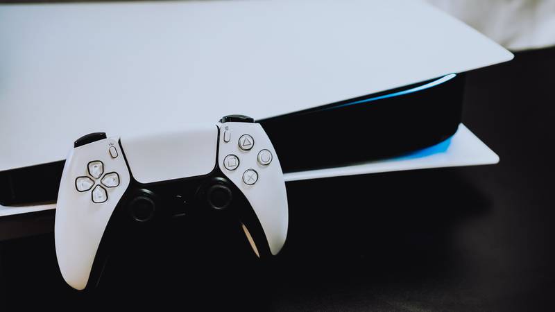 La pesada consola PS5 y sus accesorios revelan sutiles detalles de diseño y  los fans pueden conseguir la PlayStation 5 en cualquier color que deseen,  siempre que sea una piel 