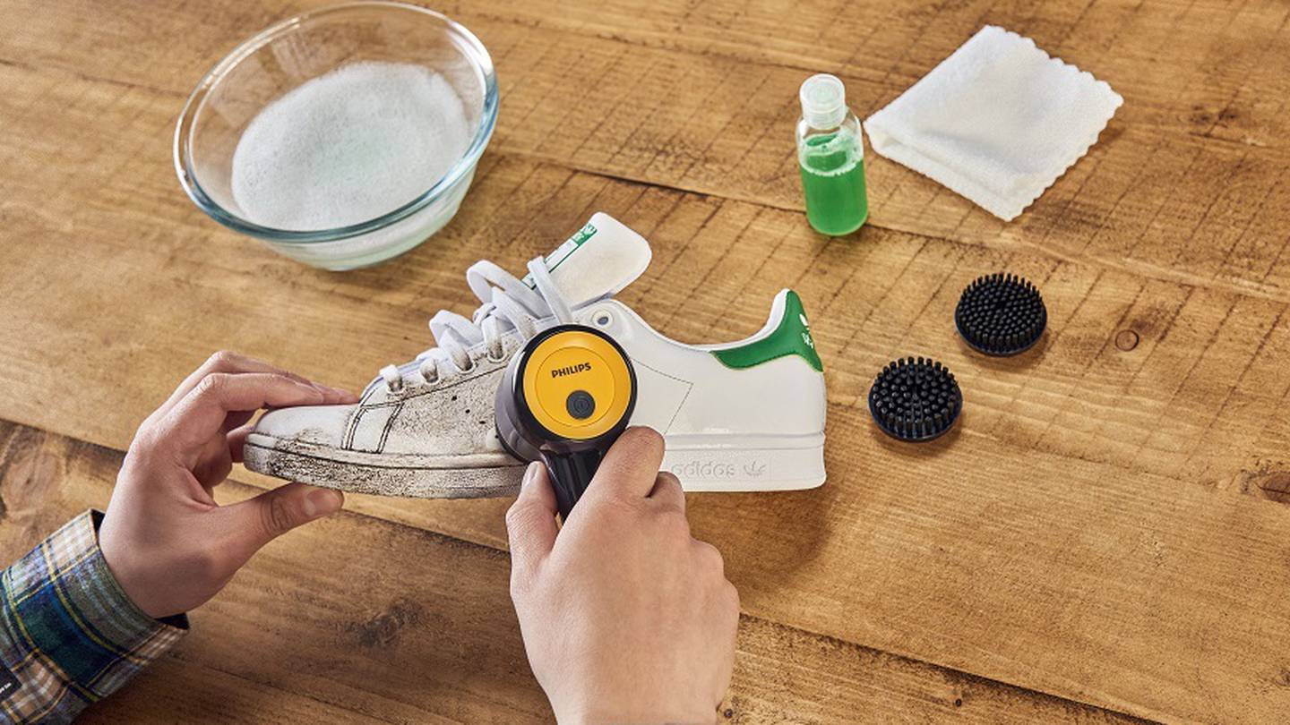 El genial cepillo para limpiar zapatillas que no sabías que