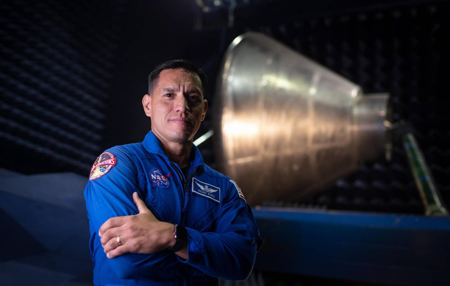 Hijo de salvadoreños, es uno de los 18 astronautas aspirantes a ir a la Luna con el Programa Artemis de la NASA.