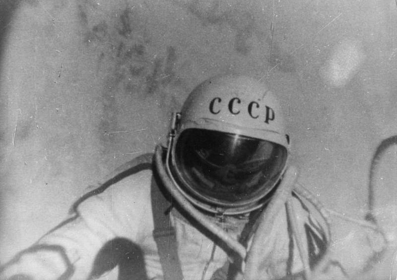 Aleksei Leonov en su caminata espacial