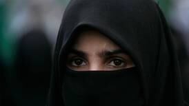 Irán utiliza una inteligencia artificial para identificar y detener a las mujeres que no usen el hiyab