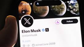 Musk mata a Twitter: ¿Qué significa la X que ahora sale en la red social?