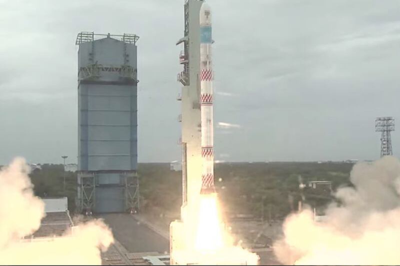 Nuevo cohete indio despega con dos satélites