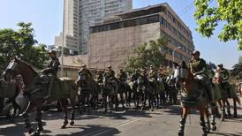 Los caballos de la policía chilena ahora tienen armadura