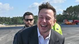 Elon Musk se burla de Twitter... con un meme: “Ahora tendrán que revelar información sobre los bots en la corte”