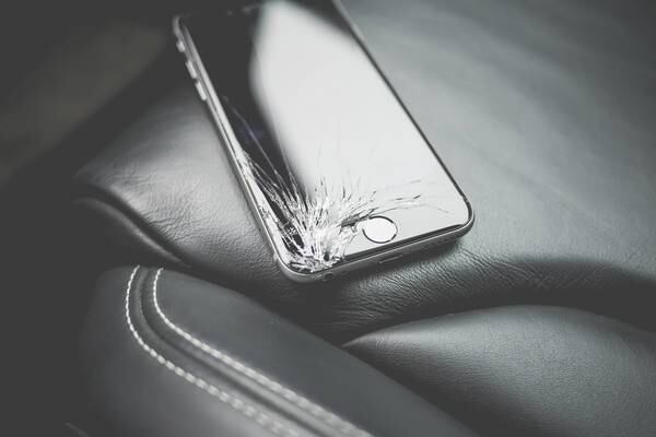 Estos son los malos hábitos que podrían estár destruyendo la pantalla de tu teléfono celular sin saberlo