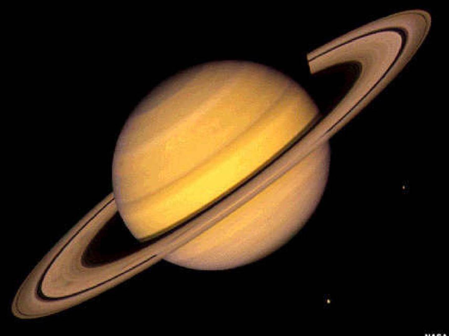 borracho en términos de Sucio Astrónomo capta con su telescopio la imagen más nítida de Saturno y 5 de  sus 80 lunas – FayerWayer