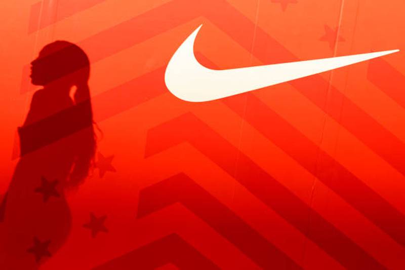 comestible Burlas Rizo Así nació el swoosh, el reconocido logo de Nike creado por 35 dólares –  FayerWayer