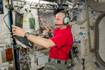 Esto es lo que hacen los astronautas para contrarrestar el debilitamiento de huesos y músculos en el espacio