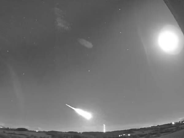 Habitantes de tres localidades del Reino Unido graban el momento justo en el que un meteorito cae en la Tierra