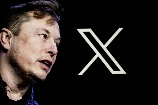 Usuários do X acusam Elon Musk de usar conta falsa para se autoelogiar