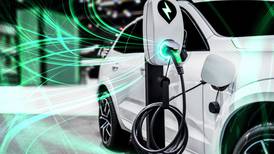 Unión Europea prohíbe vender coches de combustión en 2035, ¿bajarán los precios de los eléctricos?