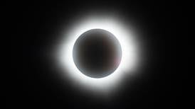 El día se apagó por cuatro minutos en México: Estas son las mejores fotos y videos del eclipse total de Sol