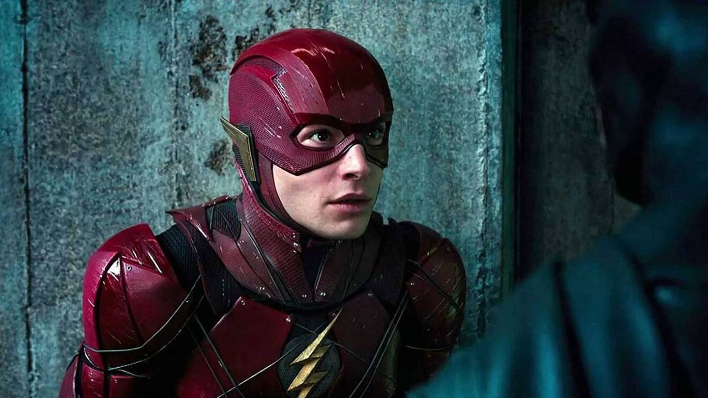 Ezra Miller, interpretando a The Flash