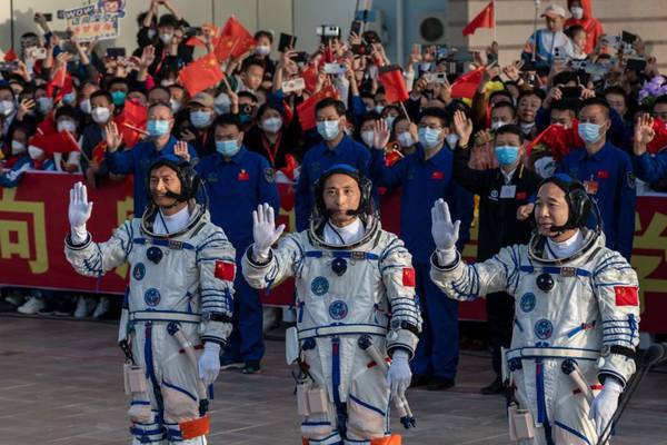 Astronautas chinos regresan del espacio: ¿Qué efectos pudieron sufrir sus cuerpos tras 186 días en el espacio?