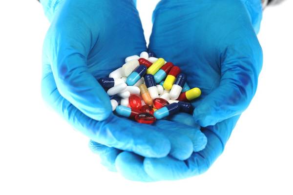 Paracetamol o Ibuprofeno con Ómicron: ¿qué es mejor tomar si tengo el COVID-19?