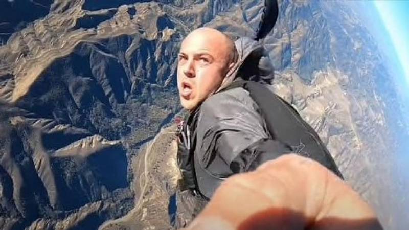 Ese salto en paracaídas con una selfie stick resulta que no fue casualidad. El youtuber Trevor Jacob irá a la cárcel.