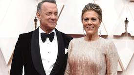 Tom Hanks perdió la paciencia ante fans que empujaban a su esposa