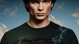 Smallville: Este fanart enfrenta a Superman de Tom Welling contra Batman de Jensen Ackles