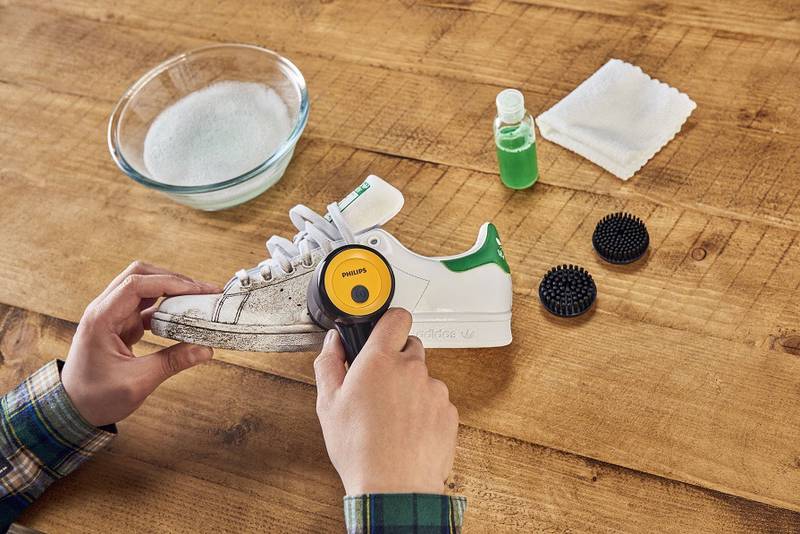 Philips lanza este maravilloso cepillo limpiador de zapatillas que cambiará  para siempre la vida de tus calzados – FayerWayer