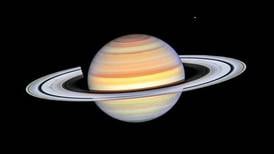 El telescopio Hubble encontró unas sombras misteriosas en los anillos de Saturno