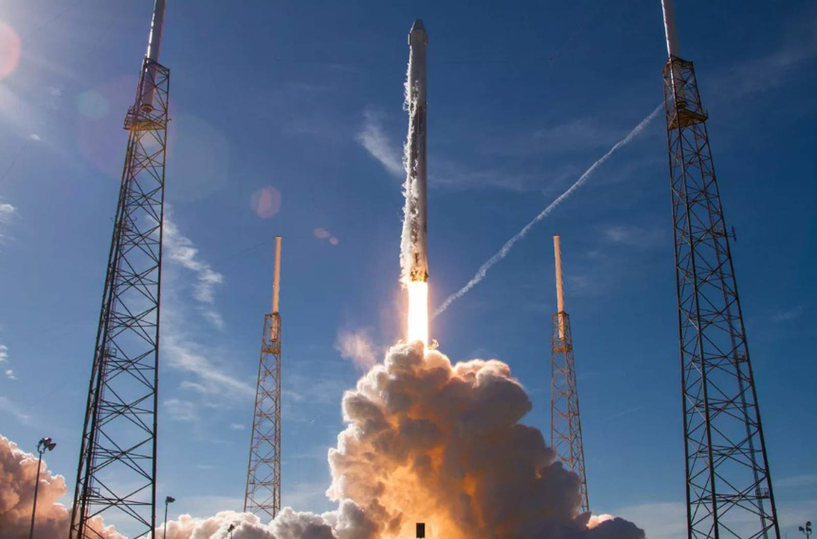 La NASA reclama a SpaceX y dice que su cohete es la única forma para