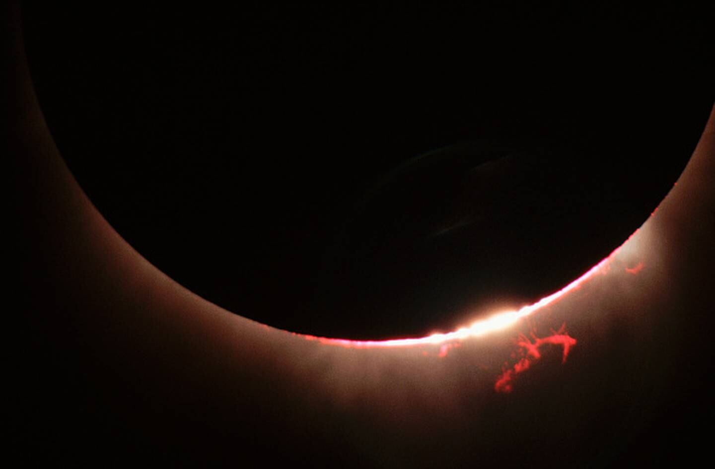 ¿Científicos activaron acelerador de partículas en el eclipse solar