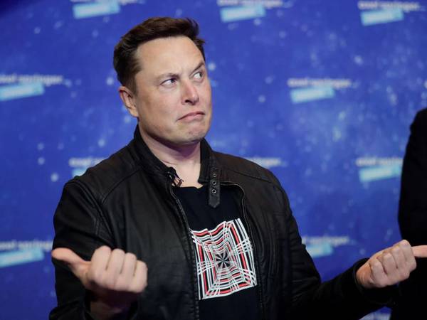 Viral: Influencer brasileño se tatúa el nombre de Elon Musk en su frente