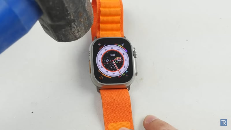 Un video de YouTube pone a prueba la resistencia real del Appe Watch Ultra para demostrar que el reloj inteligente luce indestructible para la vida diaria.