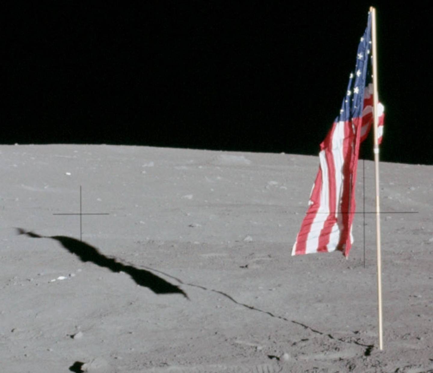 Bandera de Estados Unidos plantada en Apolo 12