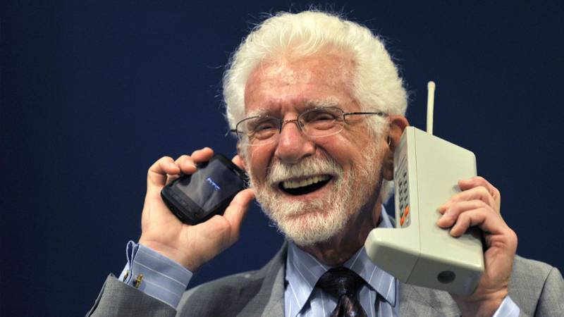 Se cumple medio siglo exacto del momento en el que Martin Cooper se convirtió en leyenda realizando la primera llamada a un teléfono móvil.