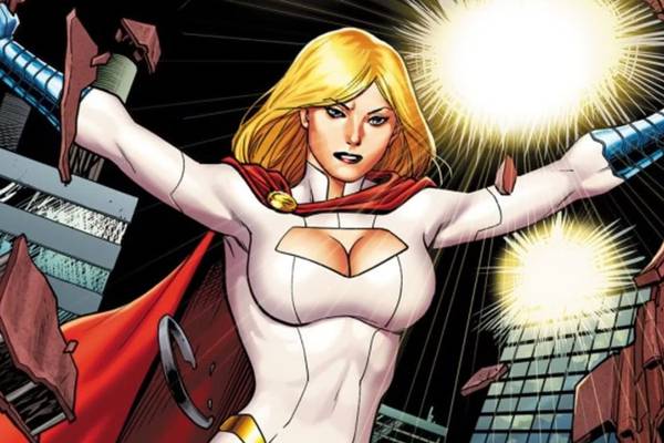 Hermosa modelo estadounidense trae de regreso a Power Girl en un cosplay que emociona a los fanáticos de DC