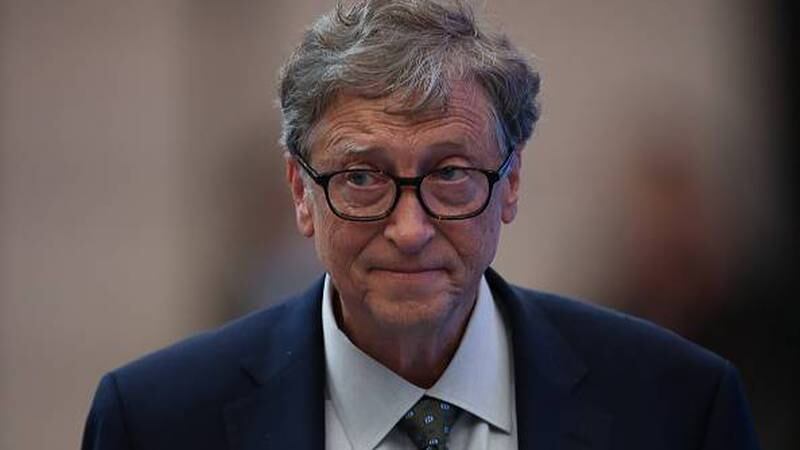 Bill Gates fan de Samsung:  usa un smartphone plegable que no es un Microsoft Surface Duo