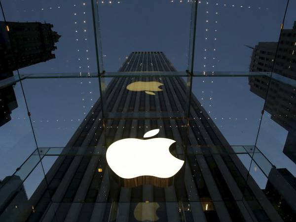 Apple le habría pagado 100.000 dólares a joven que hackeó la cámara de los Mac