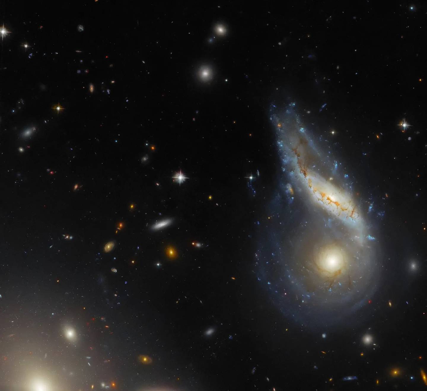 ESA/Hubble y NASA, J. Dalcanton, Dark Energy Survey/DOE/FNAL/DECam/CTIO/NOIRLab/NSF/AURA Reconocimiento: L. Shatz