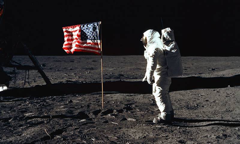 Fotografía de Buzz Aldrin  en la Luna, tomada por su compañero, Neil Armstrong.