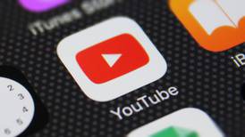 YouTube trabaja en un nuevo gesto que permite controlar la reproducción pulsando cualquier parte del video
