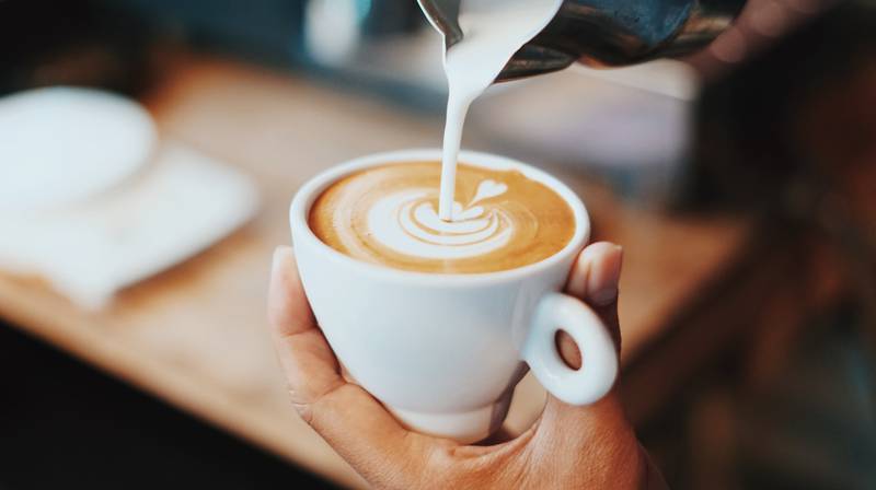 Alrededor de 400 millones de tazas de café se toman todos los días en los Estados Unidos.