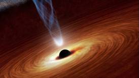 Encuentran un nuevo agujero negro acompañado de una estrella gigante roja