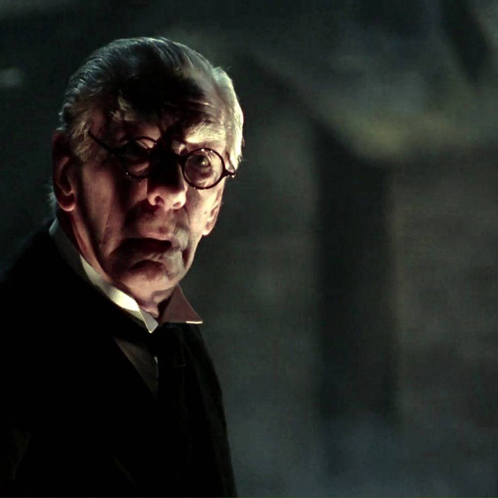 Alfred, el mayordomo de Batman, tendrá su propia serie de TV