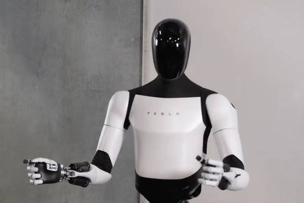 Novo recorde: Optimus, o robô humanoide de Elon Musk, alcança uma nova marca ao andar