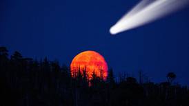 Eclipses, luna roja y el paso de un cometa cerca de la Tierra: estos son todos los eventos astronómicos de marzo