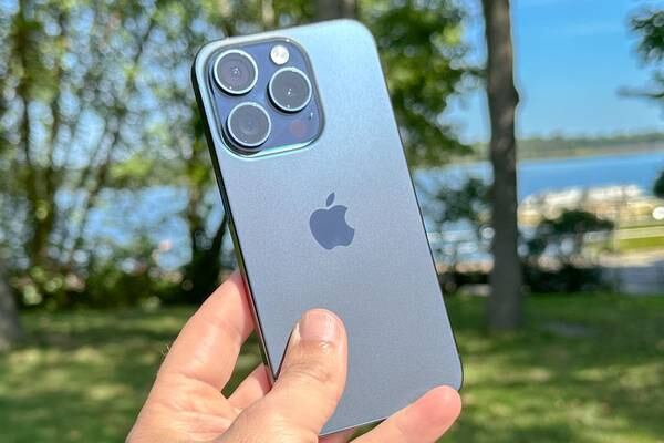 A Apple surpreende e a bateria do iPhone 15 tem o dobro da vida útil
