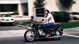 Steve Jobs aparcaba su moto dentro de su oficina en Apple por una simple y brillante razón